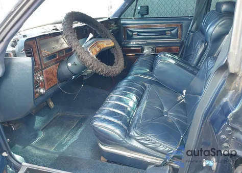 1979 Lincoln Continental z USA, uszkodzony, nr VIN 9Y82S748207